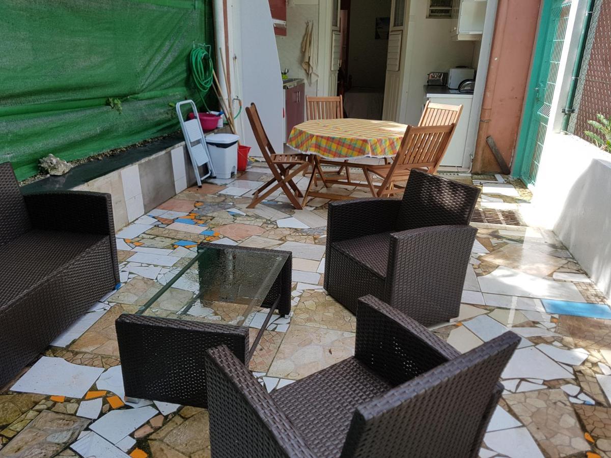 Hibiscus Apartment Ле Госие Екстериор снимка